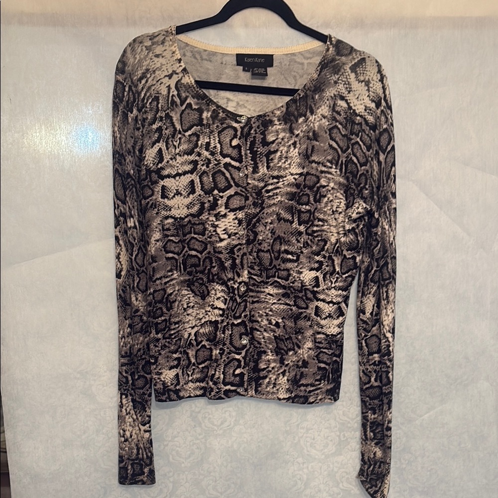 Karen Kane Cream Graphic Fitted Long Sleeve Blouse